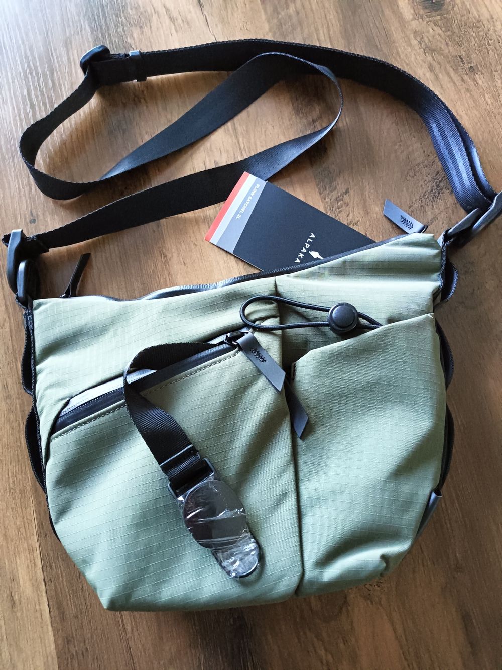 Olive Green Men's Messenger Crossbody Bag with Adjustable Black Strap